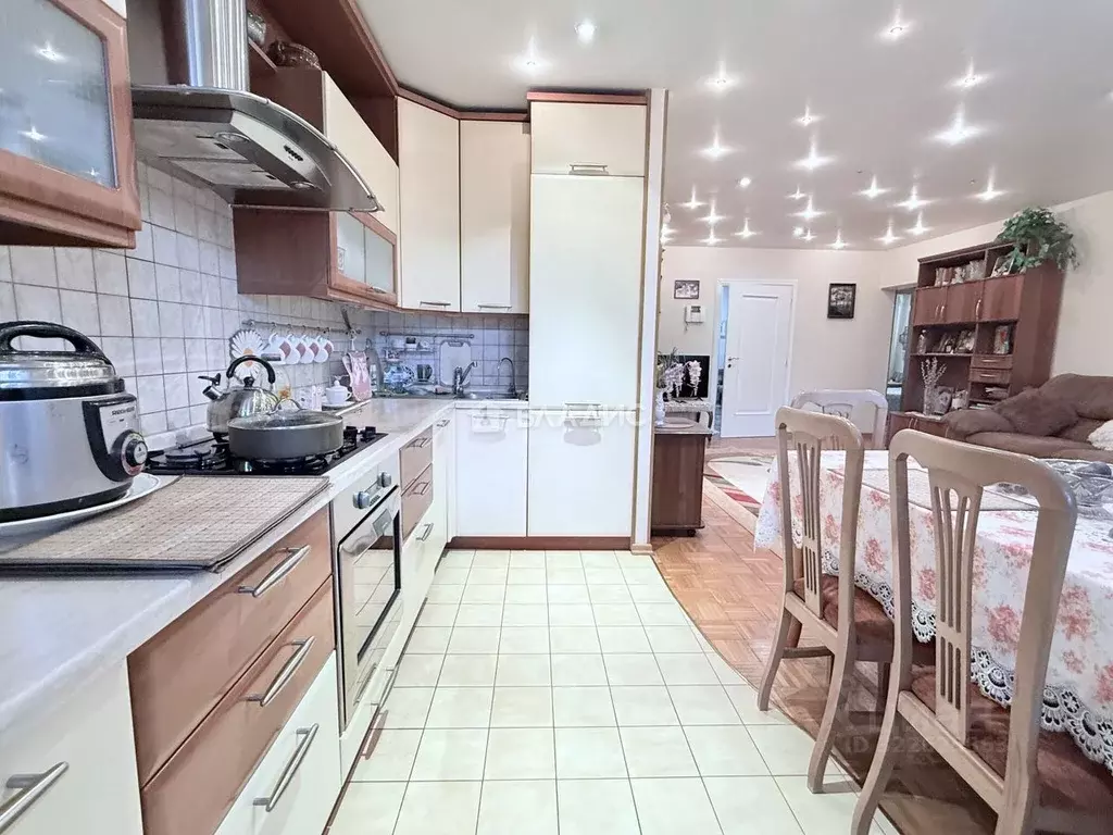 3-к кв. Волгоградская область, Волгоград Нарвская ул., 8 (80.4 м) - Фото 2