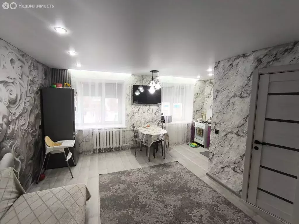 3-комнатная квартира: Азнакаево, улица Султангалиева, 24 (58 м) - Фото 1