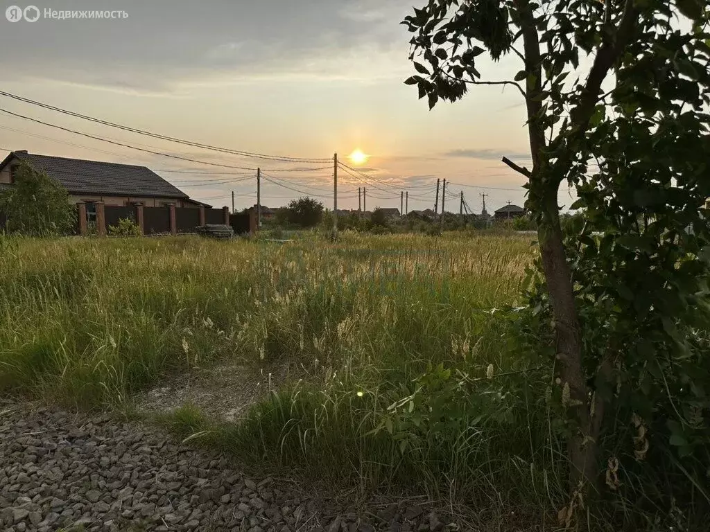 Участок в Койсуг, улица Роберта Рождественского (6 м) - Фото 0