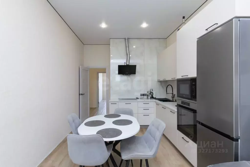 2-к кв. Тюменская область, Тюмень ул. Павла Никольского, 10 (61.9 м) - Фото 1