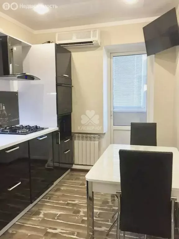 3-комнатная квартира: посёлок городского типа Черноморский, Юбилейная ... - Фото 2