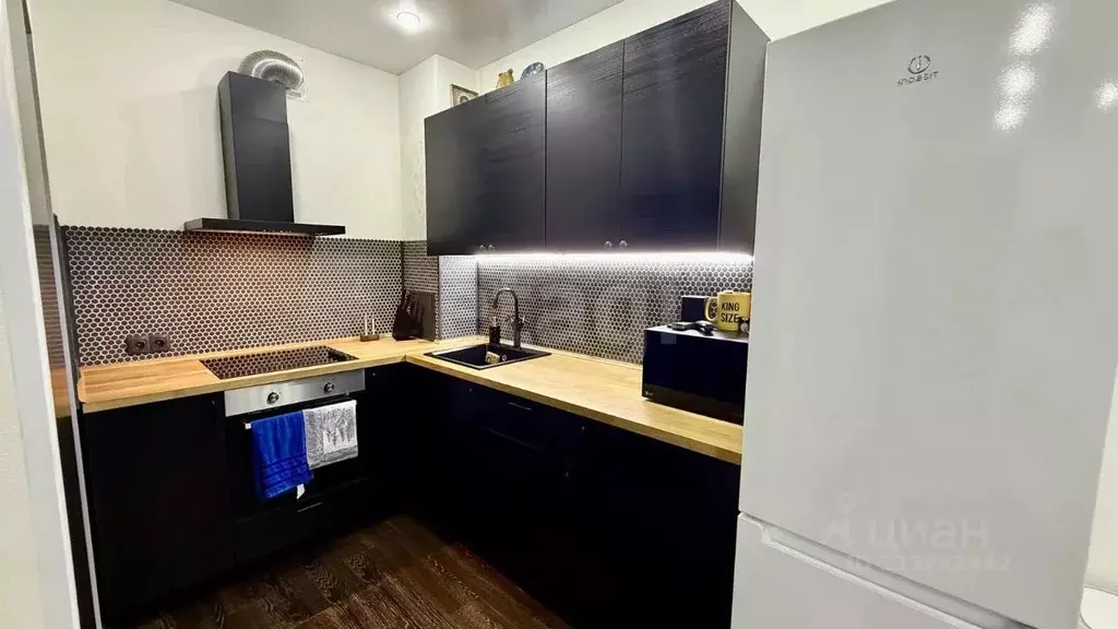 Студия Тюменская область, Тюмень ул. Тимофея Чаркова, 79к2 (32.2 м) - Фото 1