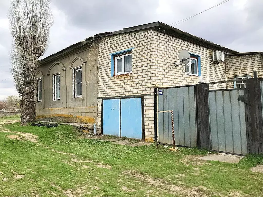 Дом в Волгоградская область, Ленинский район, с. Царев ул. Матросова ... - Фото 1
