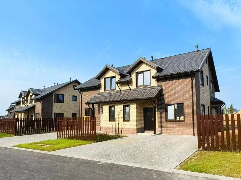 Таунхаус в Ленинградская область, Всеволожский район, Агалатовское ... - Фото 1