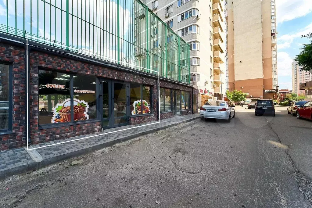 Торговое помещение на въезде в комплекс, 58.6 м - Фото 1