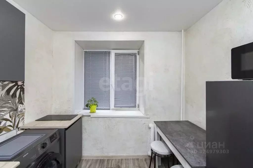 2-к кв. Тюменская область, Тюмень ул. Щорса, 8 (44.7 м) - Фото 1