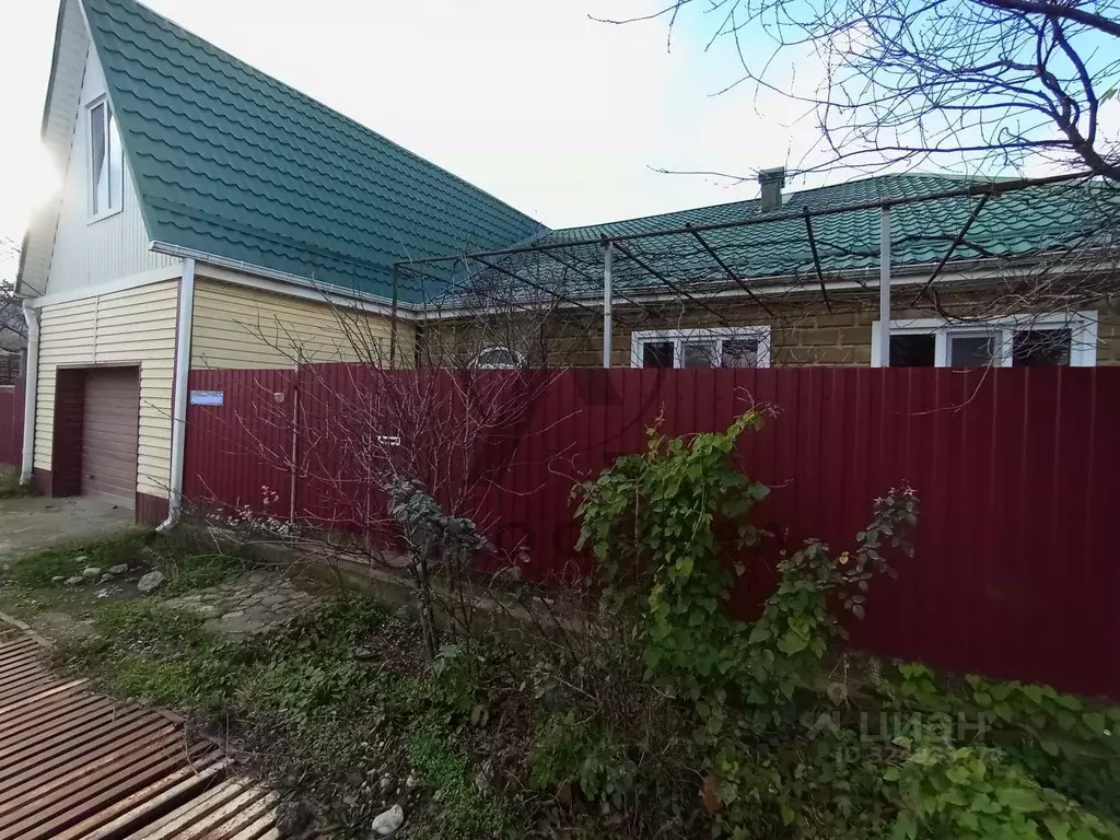 Дом в Краснодарский край, Апшеронский район, Куринская ст-ца ... - Фото 1