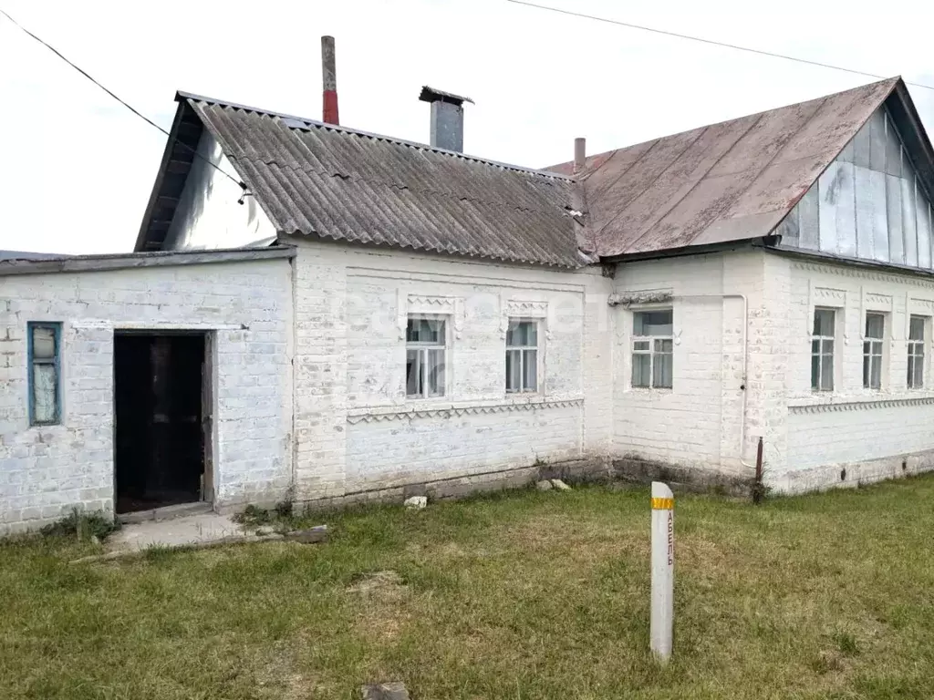 Дом в Липецкая область, Добровский муниципальный округ, с. Большой ... - Фото 1