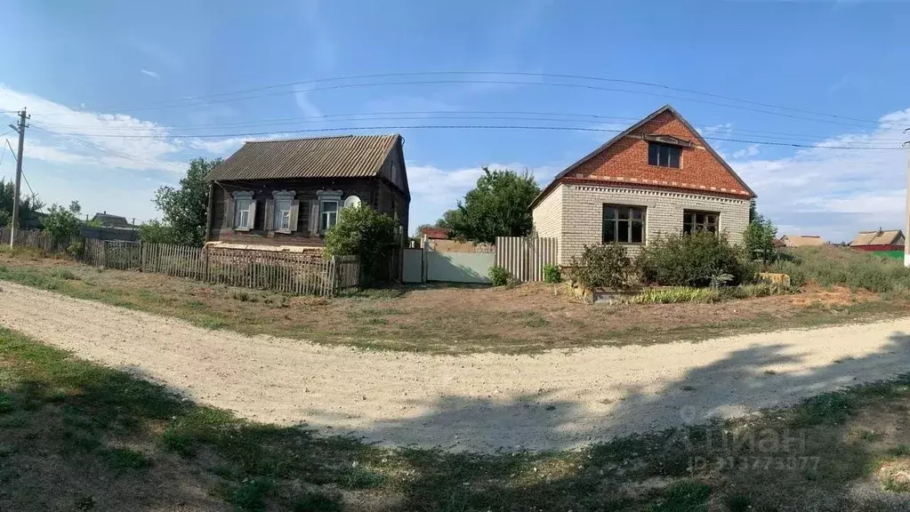 Дом в Саратовская область, Красноармейский район, Высоковское ... - Фото 0