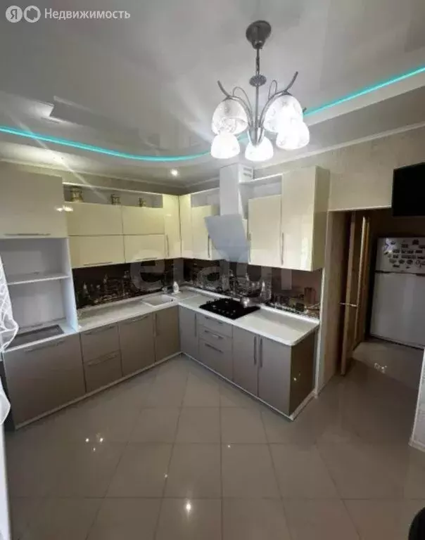 4-комнатная квартира: Жатай, рабочий посёлок Жатай, улица Матросова, ... - Фото 1