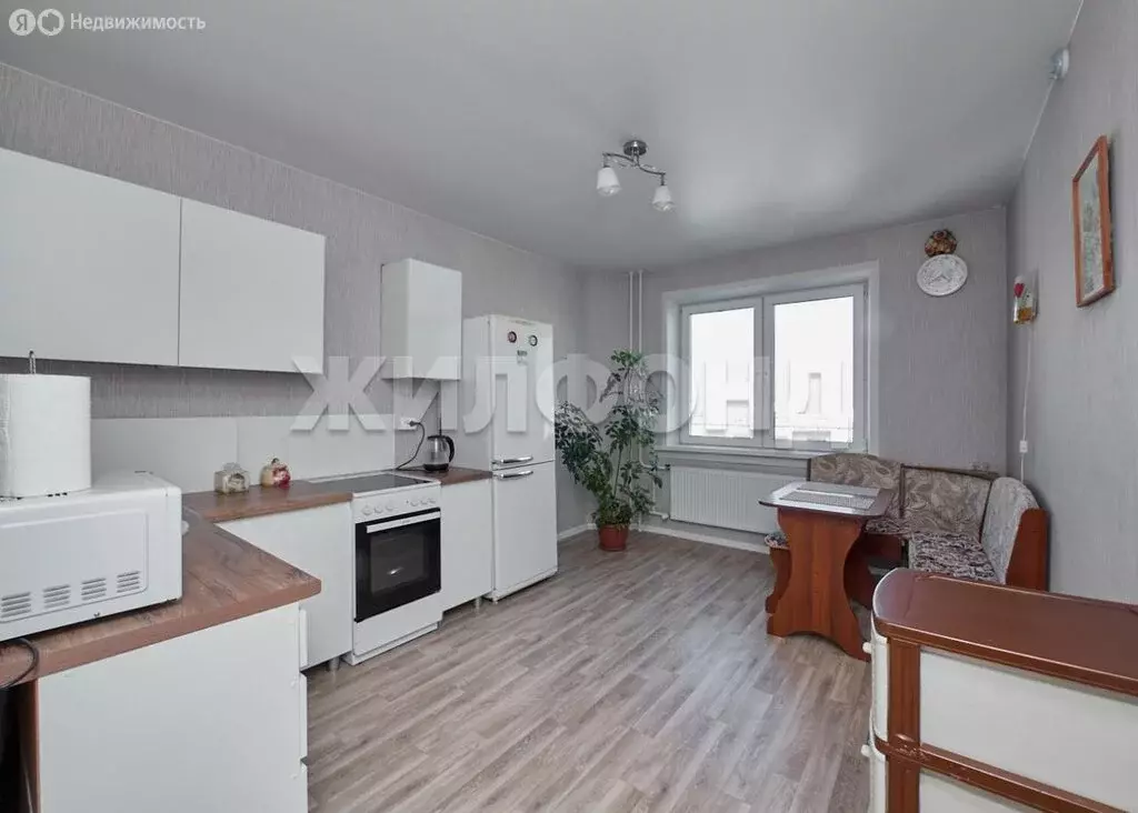 3-комнатная квартира: Новосибирск, ул. Спортивная, стр. 42 (79.4 м) - Фото 1
