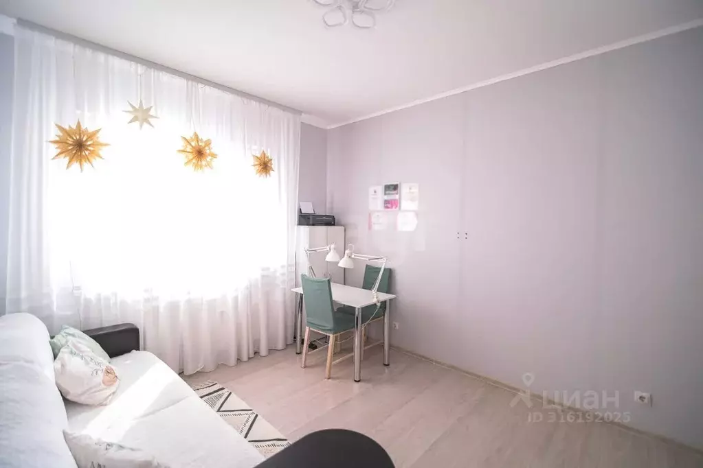 2-к кв. Ханты-Мансийский АО, Сургут ул. Крылова, 30 (67.9 м) - Фото 0