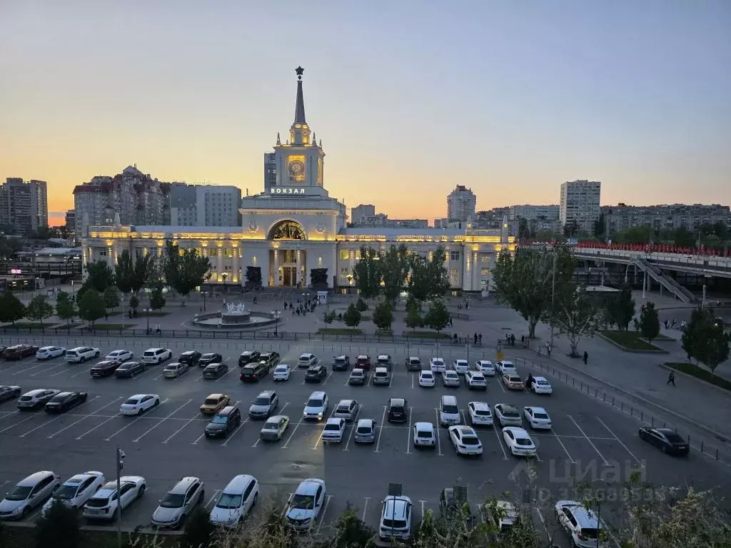 2-к кв. Волгоградская область, Волгоград Коммунистическая ул., 16А ... - Фото 0