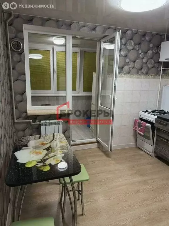 1-комнатная квартира: Севастополь, улица Адмирала Юмашева, 11 (50 м) - Фото 0