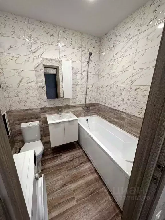 2-к кв. Омская область, Омск ул. 70 лет Октября, 6 (50.0 м) - Фото 1