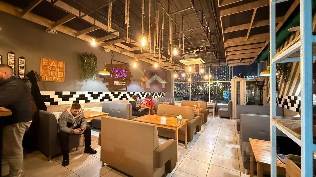 Помещение свободного назначения в Саратовская область, Саратов ул. ... - Фото 1