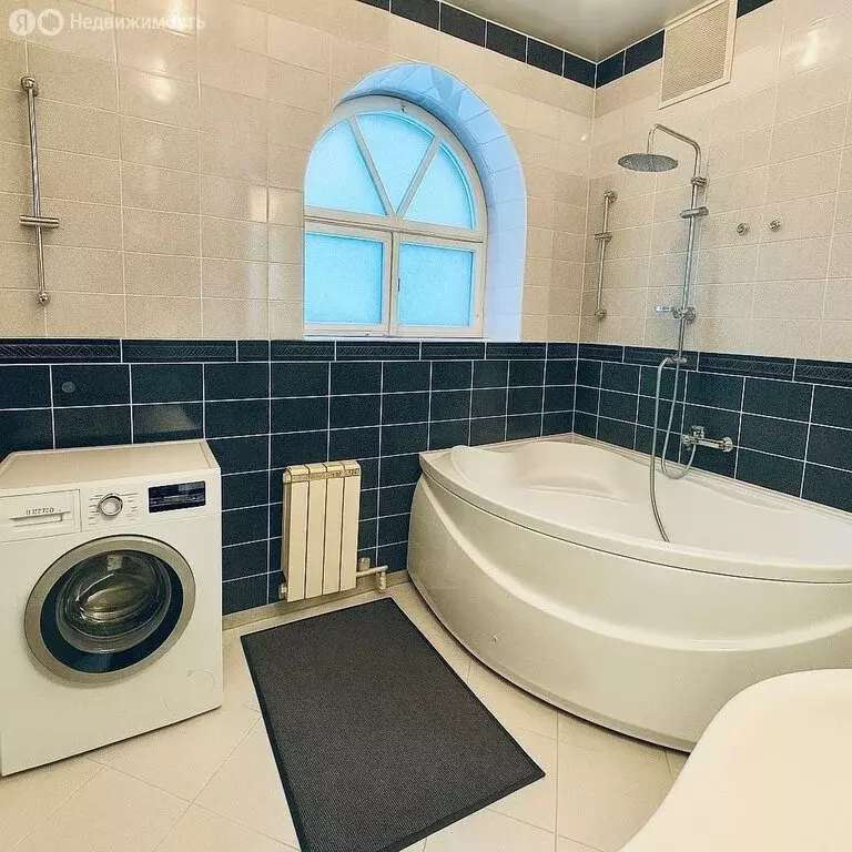 3-комнатная квартира: Бийск, улица Виктора Петрова, 23 (79 м) - Фото 1