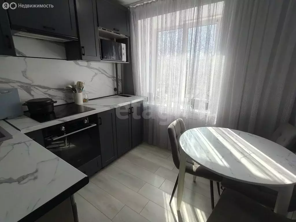 3-комнатная квартира: Шадринск, улица Спартака, 51 (58 м) - Фото 1