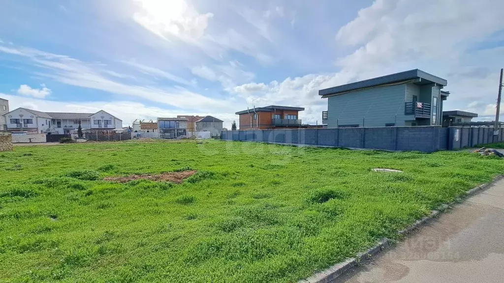 Участок в Крым, Евпатория городской округ, Заозерное пгт ул. Чкалова ... - Фото 1