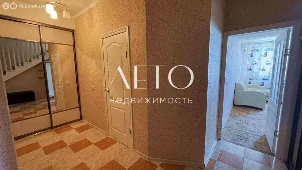 3-комнатная квартира: Адлер, Лазурная улица, 7Б (130 м) - Фото 0