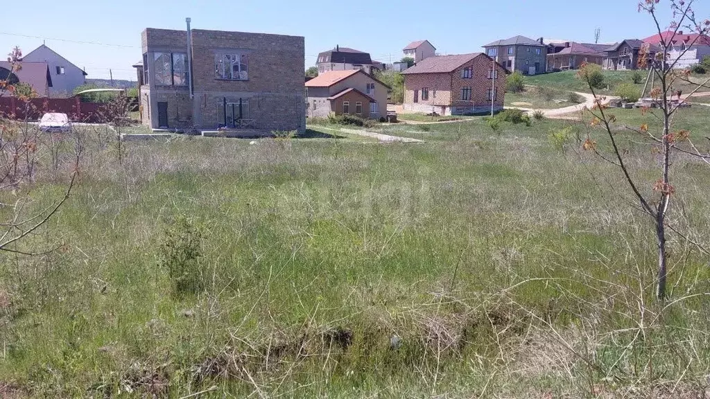 Участок в Крым, Симферопольский район, Молодежное пгт ул. Клубничная, ... - Фото 0
