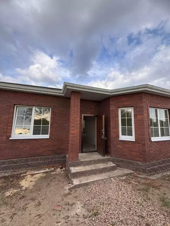 Дом в Ростовская область, Неклиновский район, Новобессергеневское ... - Фото 1