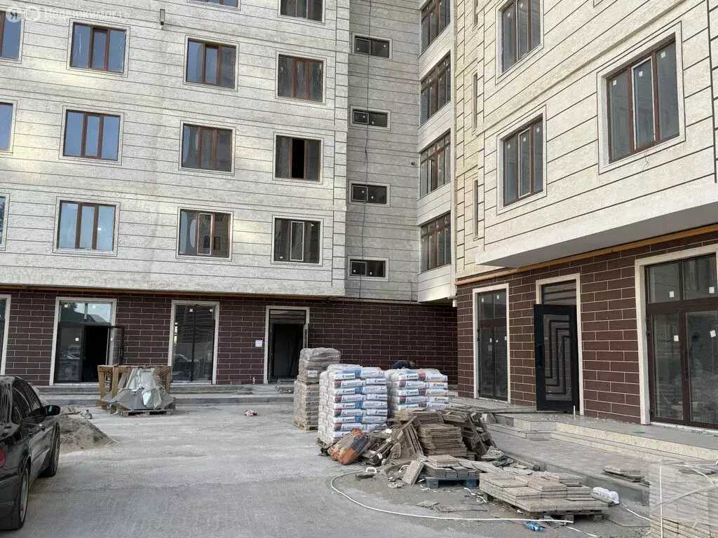 2-комнатная квартира: Махачкала, улица Азизова, 32 (94 м) - Фото 1