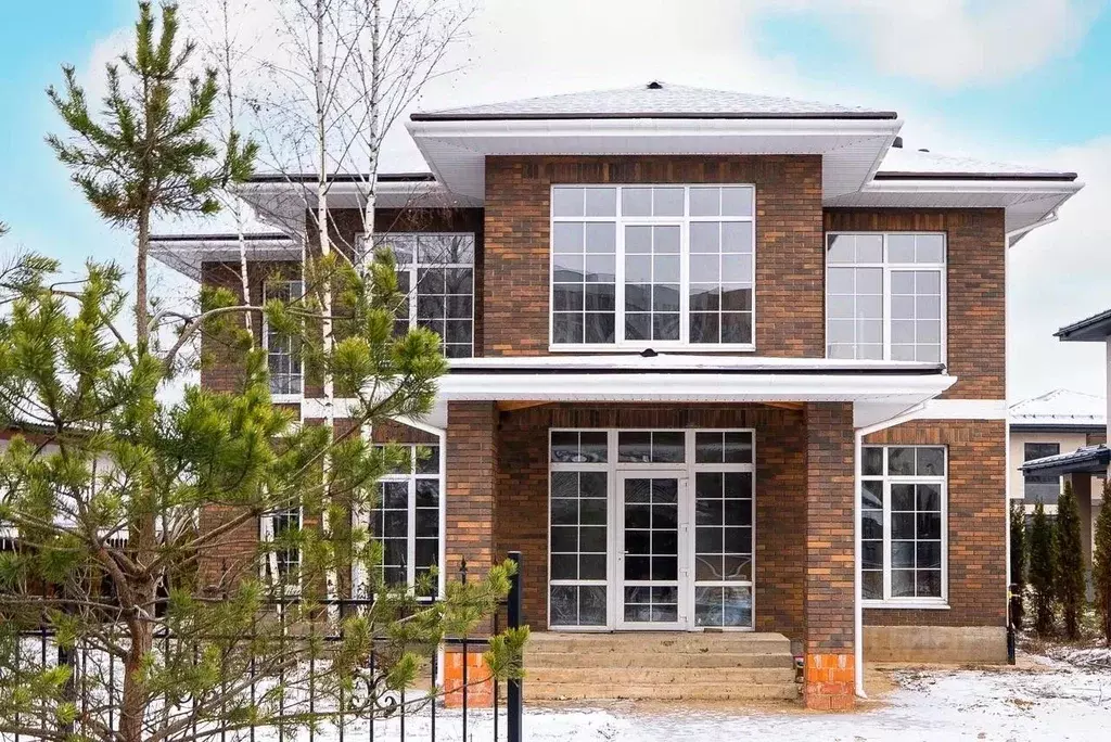 Дом в Москва д. Столбово, ул. Геологов, 30 (300 м) - Фото 1