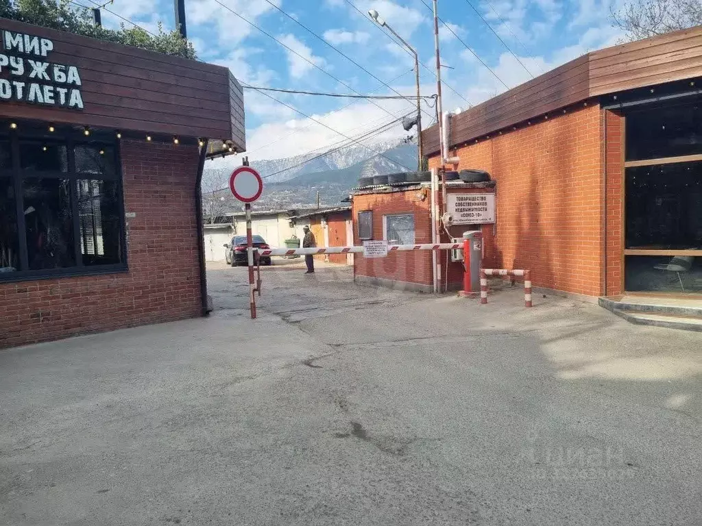 Гараж в Крым, Ялта ш. Южнобережное, 16 (18 м) - Фото 1