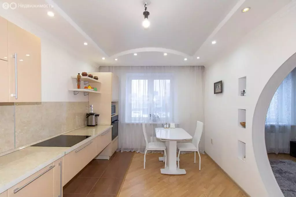 3-комнатная квартира: Тюмень, улица Жуковского, 88/1 (89.5 м) - Фото 1