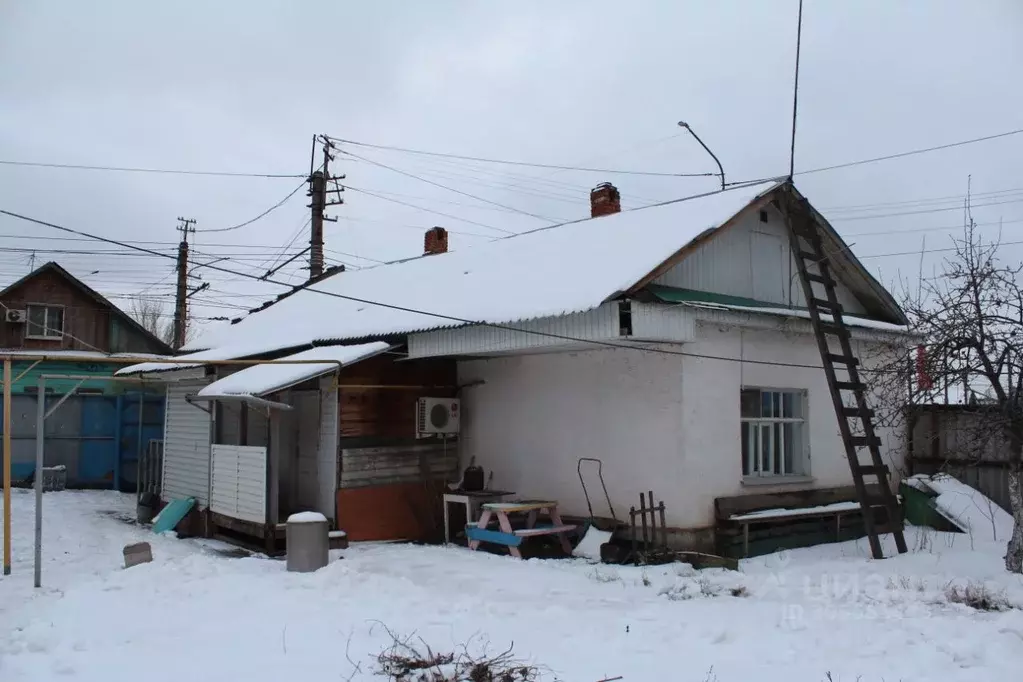 Дом в Саратовская область, Энгельс ул. Калинина, 24 (62 м) - Фото 1