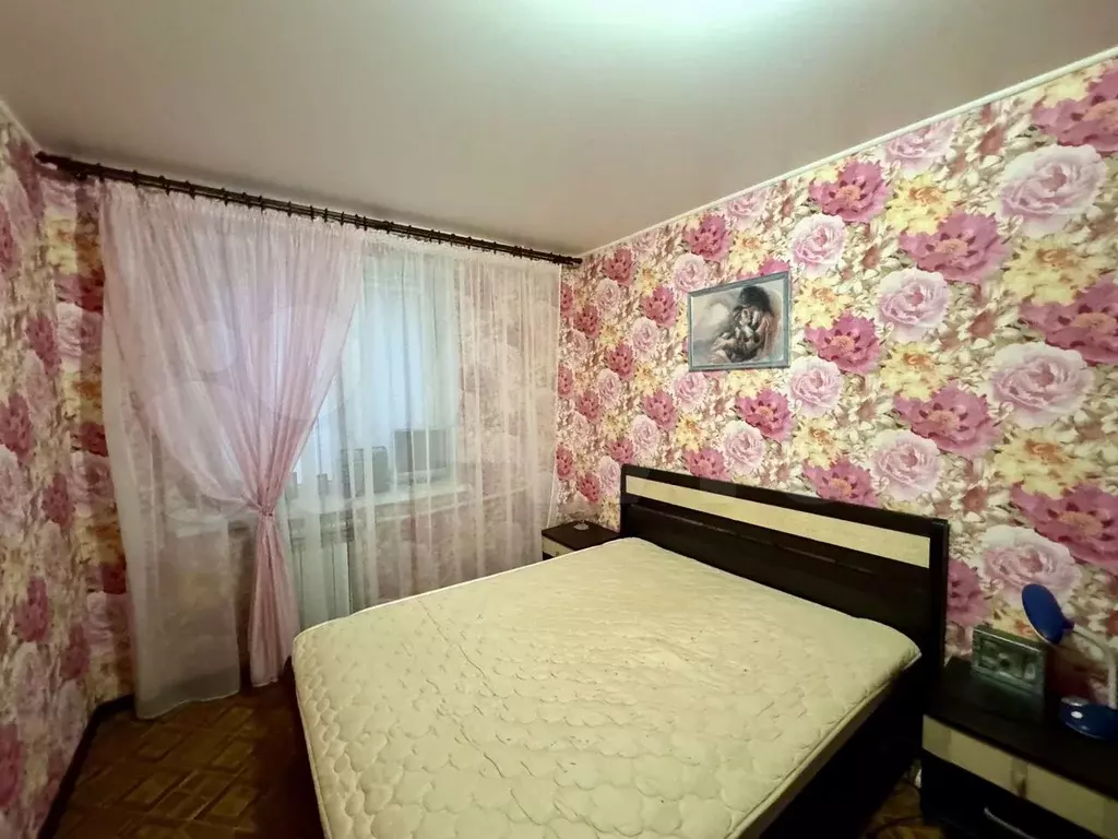 Комната 50 м в 3-к., 1/5 эт. - Фото 1
