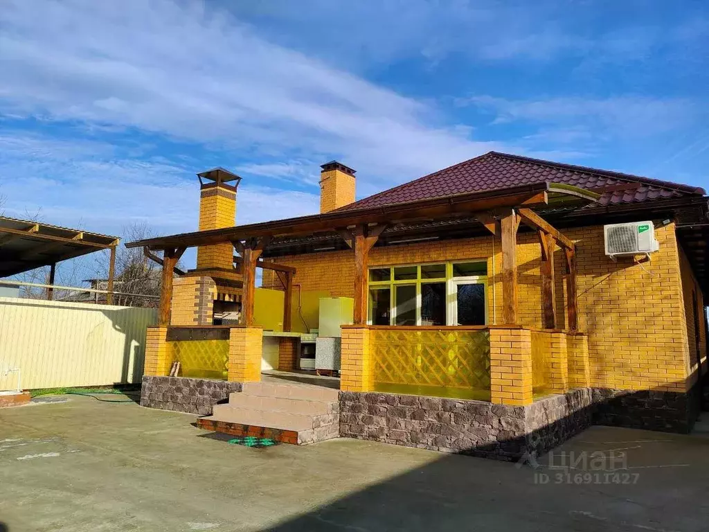 Дом в Краснодарский край, Динской район, с. Красносельское, Молодежный ... - Фото 0