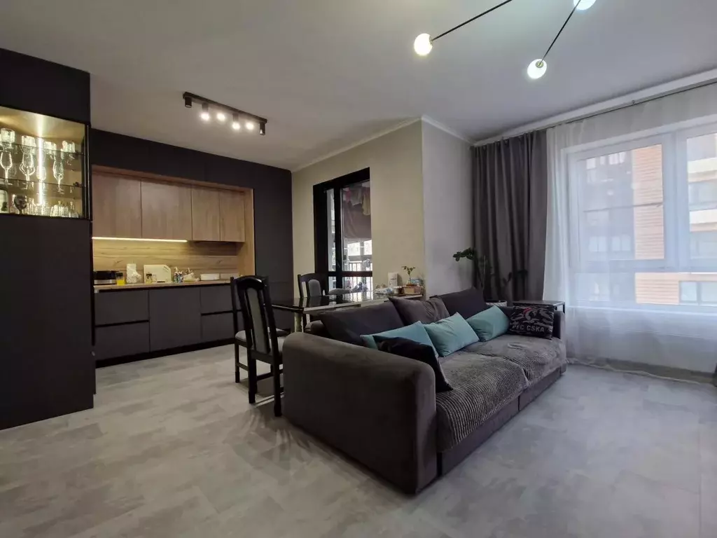 Продается 3-комнатная квартира - Фото 1