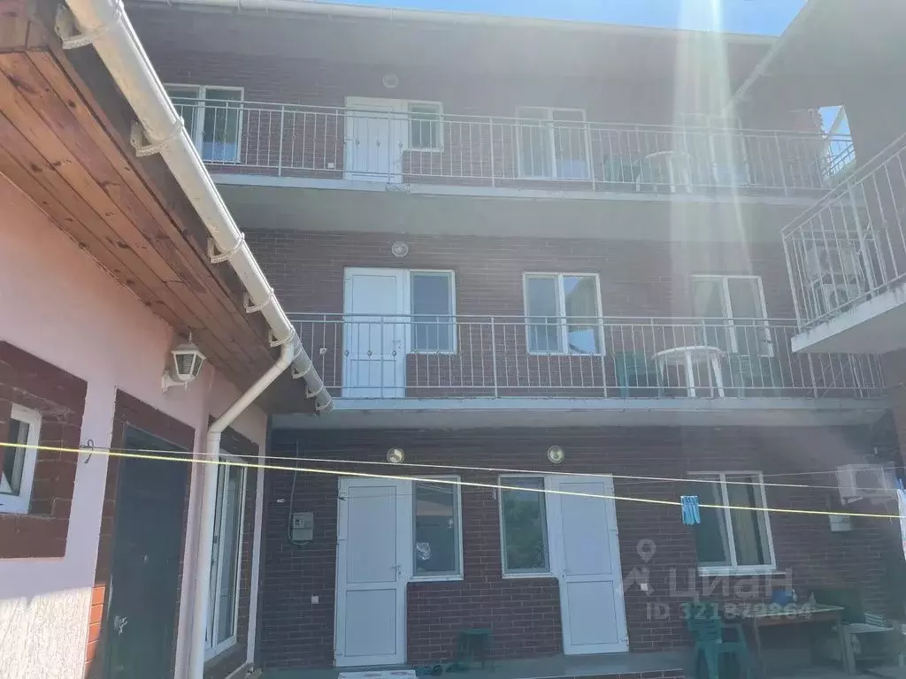 Дом в Крым, Евпатория ул. Караимская, 75 (150 м) - Фото 1