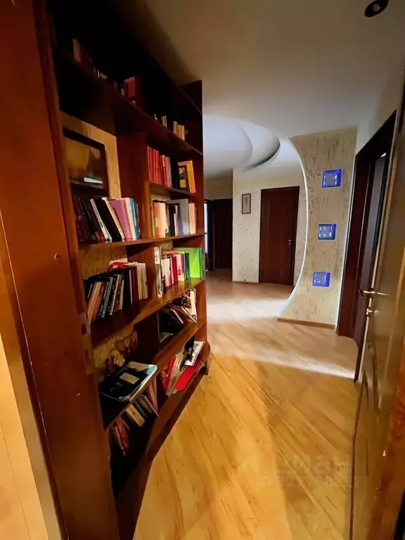 3-к кв. Омская область, Омск ул. 7-я Линия, 190 (82.0 м) - Фото 2