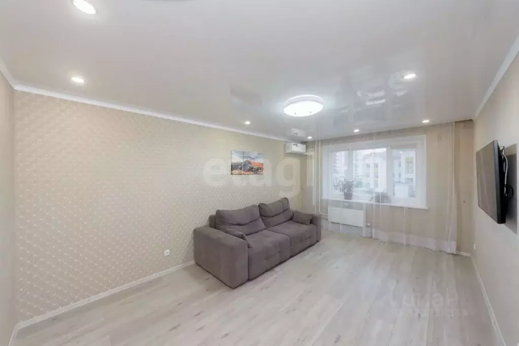 3-к кв. Тюменская область, Тюмень ул. Валентины Трофимовой, 9 (92.6 м) - Фото 1