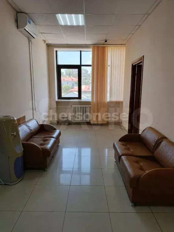 Продается помещение свободного назначения 142 кв м, 4/4 этаж, улица ... - Фото 0