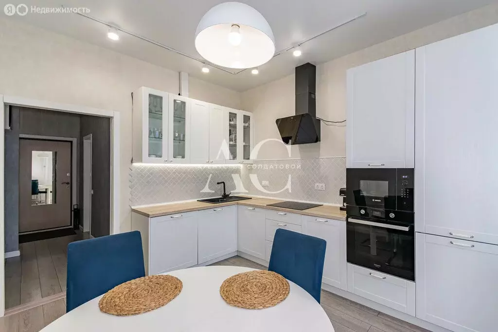 3-комнатная квартира: Екатеринбург, Среднеуральская улица, 9 (76.4 м) - Фото 2