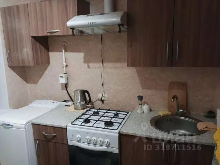 2-к кв. Омская область, Омск Спортивный проезд, 11 (42.0 м) - Фото 0