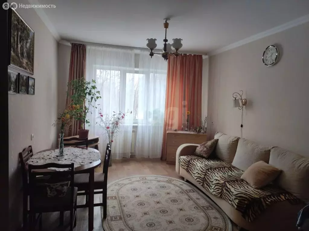 3-комнатная квартира: Омск, улица 70 лет Октября, 14/1 (64 м) - Фото 0