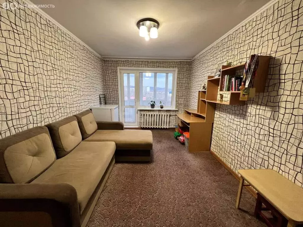 3-комнатная квартира: Черногорск, улица Калинина, 32 (61 м) - Фото 0