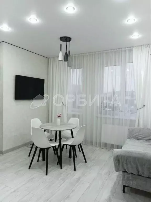 2-к кв. Тюменская область, Тюмень Комбинатская ул., 16к1 (60.0 м) - Фото 0