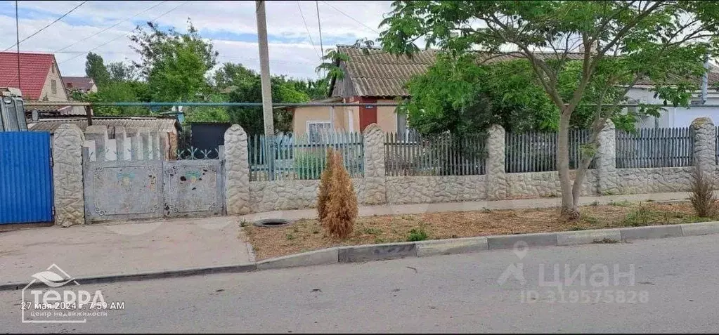 Дом в Крым, Сакский район, с. Фрунзе ул. Школьная, 2/2 (52 м) - Фото 0