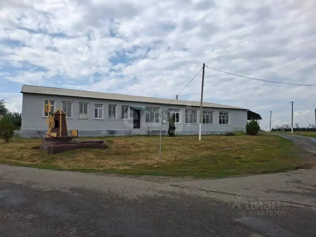 Помещение свободного назначения в Белгородская область, Вейделевский ... - Фото 1