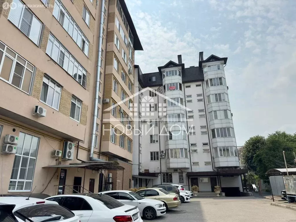 5-комнатная квартира: Нальчик, улица Пушкина, 35 (264 м) - Фото 1