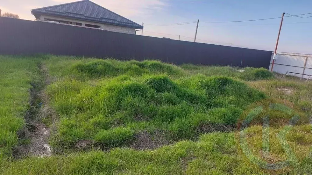 Участок в Крым, Симферопольский район, Перовское с/пос, с. Дубки ул. ... - Фото 1