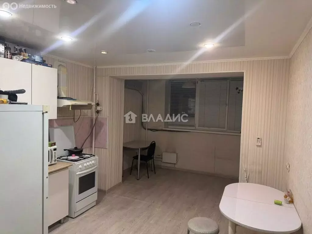 Квартира-студия: Нижнекамск, проспект Химиков, 1 (66.7 м) - Фото 1