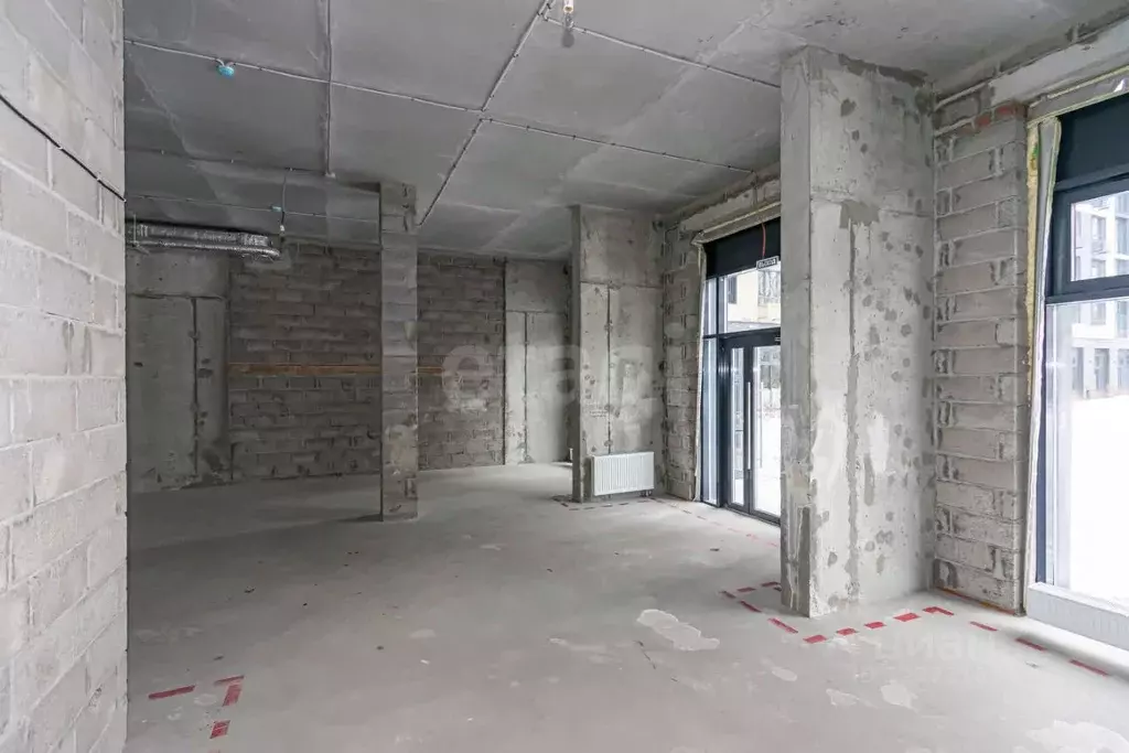 Помещение свободного назначения в Тюменская область, Тюмень ул. Андрея ... - Фото 1