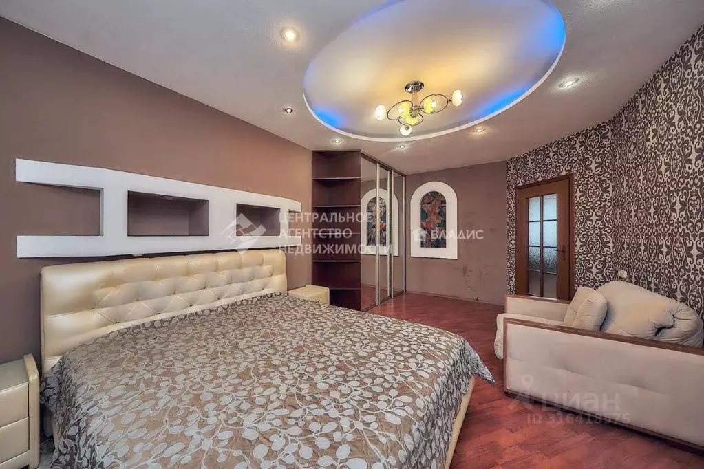 2-к кв. Рязанская область, Рязань ул. Есенина, 45к1 (71.2 м) - Фото 0